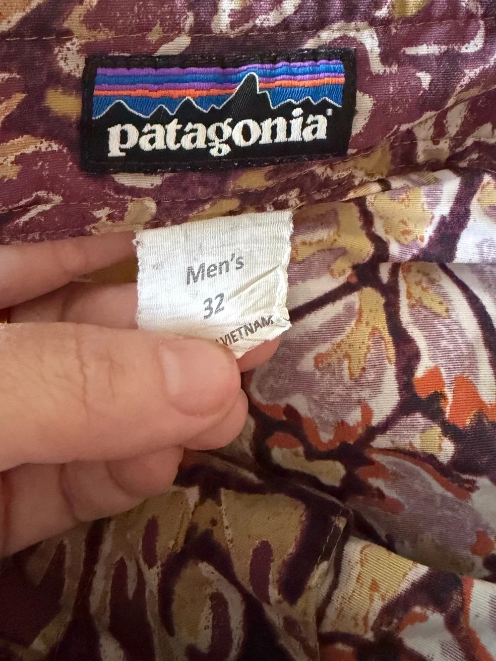 Patagonia Men’s Wavefarer 21” Board Shorts 32 Frank Bronze Floral Print